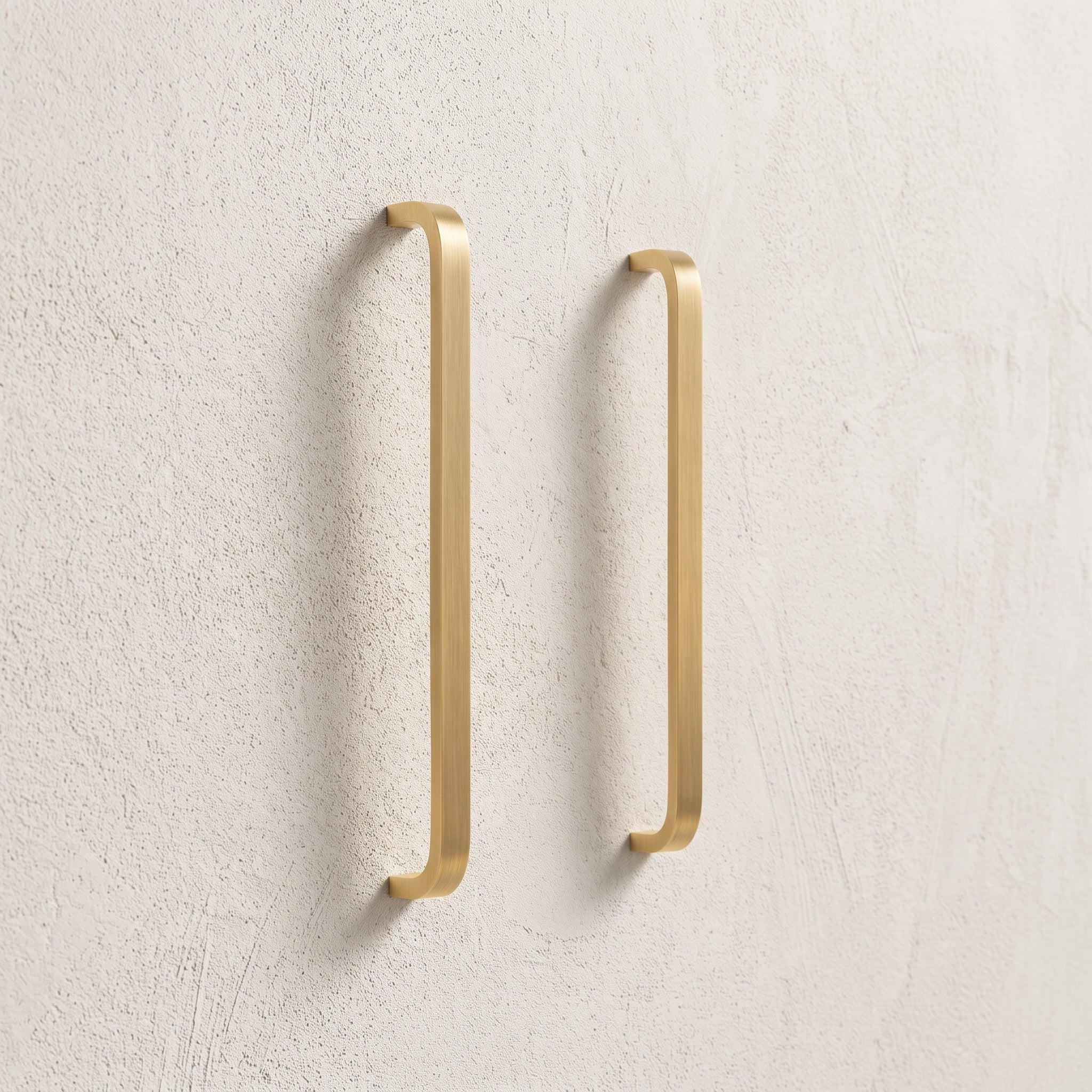 Poignée de meuble Arco laiton massif — détail finition