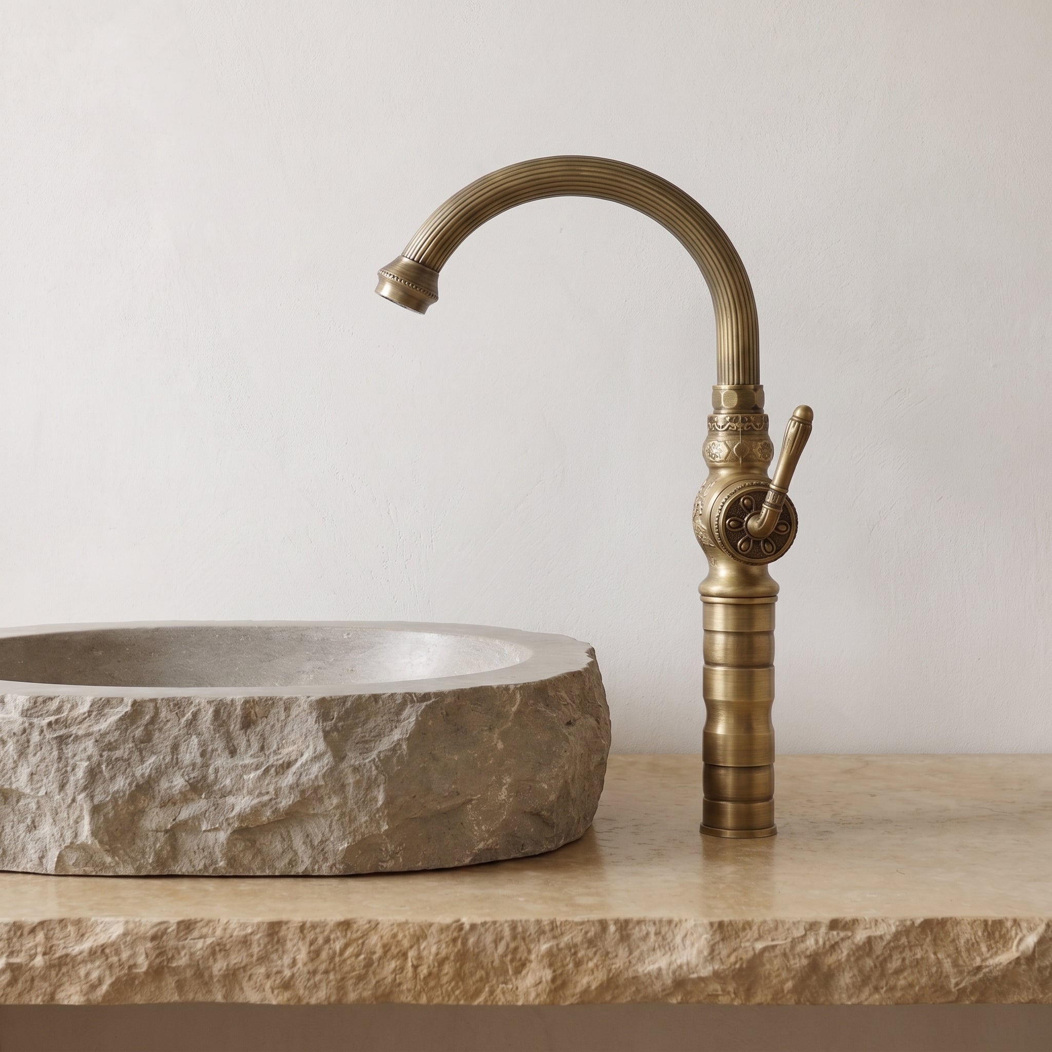 Robinet Vasque Rétro Orna Bronze Antique — Col de Cygne Sculpté 380 mm