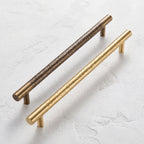 Poignée de Porte Stria Martelée Laiton — Bâton de Tirage 300 mm Simple Face
