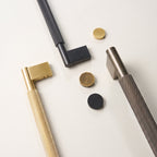 Collection Crux — poignées et boutons assortis en trois finitions