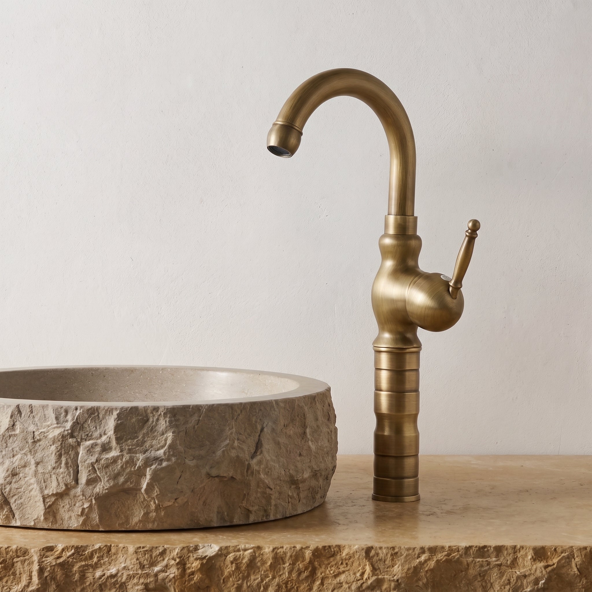 Robinet Vasque Rétro Orna Bronze Antique — Col de Cygne Sculpté 380 mm