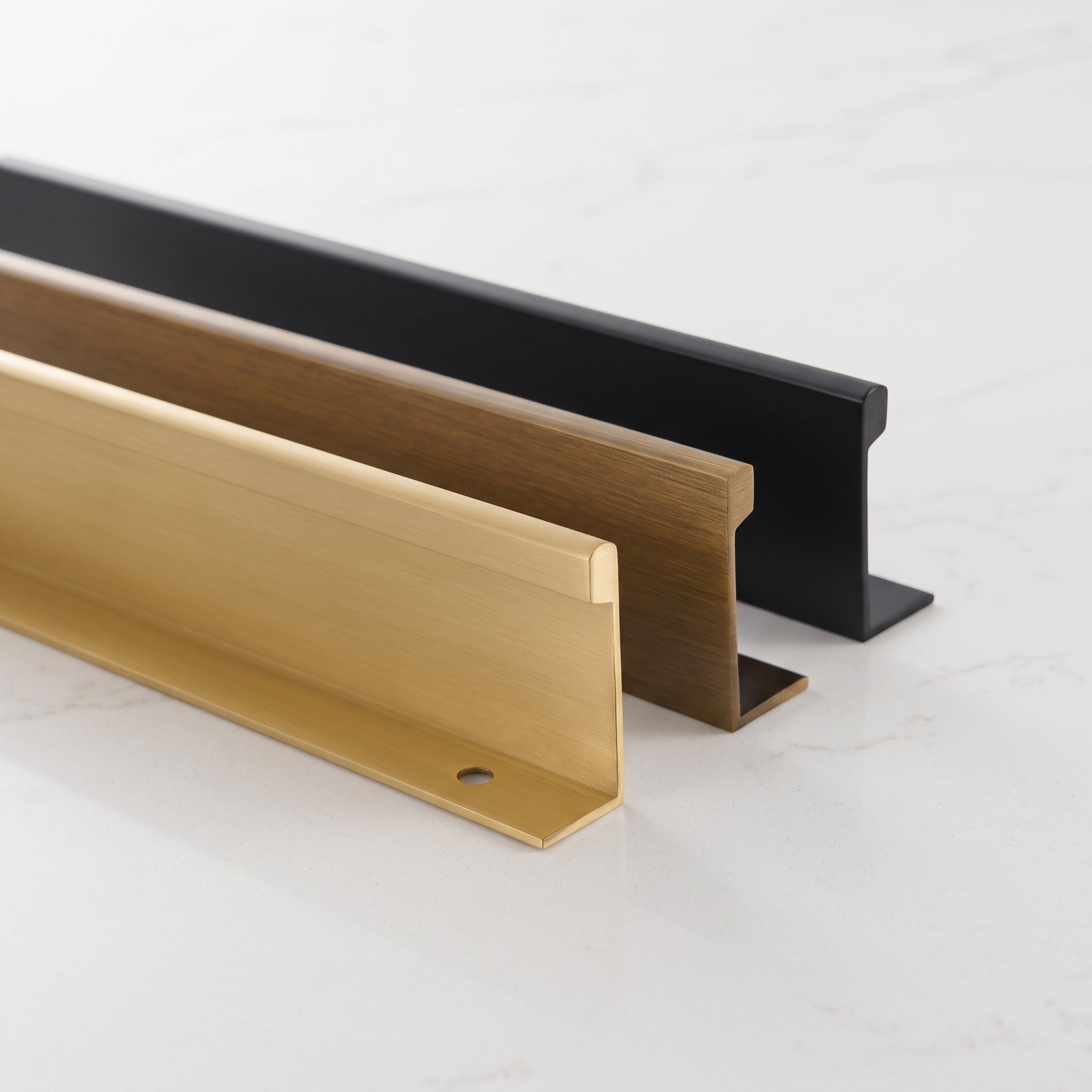 Poignée de Meuble Mira Laiton — Lip Pull Noir Mat