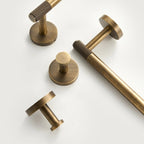 Porte-serviette mural en laiton moleté finition bronze antique