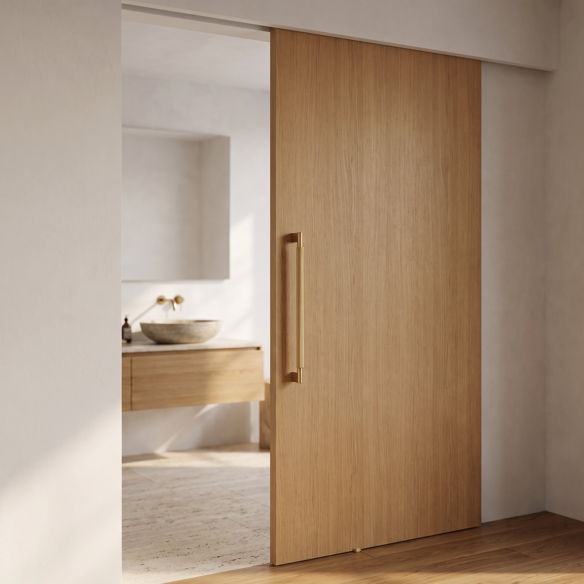 Porte coulissante en chêne avec poignée Crux laiton brossé — salle de bain