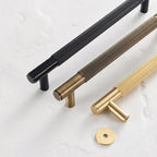 Poignées de porte Lyra moletées — finitions noir mat, bronze antique et or mat