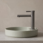 Robinet lavabo Aura gun metal, vue d'ensemble du plan de vasque