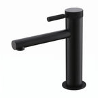 Robinet lavabo Aura noir mat modèle court sur fond blanc