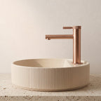 Robinet lavabo Aura or rose brossé, vue d'ensemble du plan de vasque
