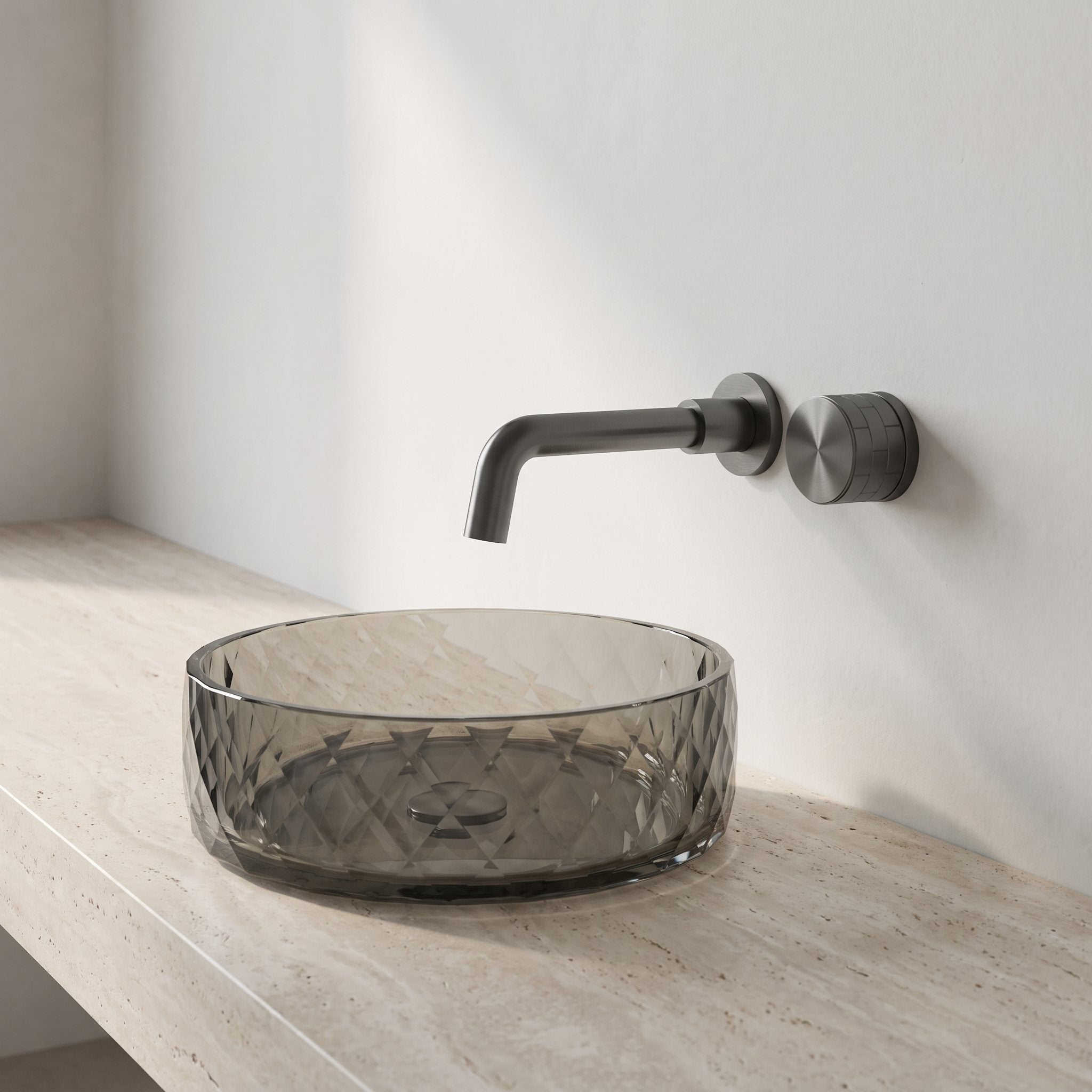 Robinet mural encastrable Linea gun metal dans une salle de bain épurée