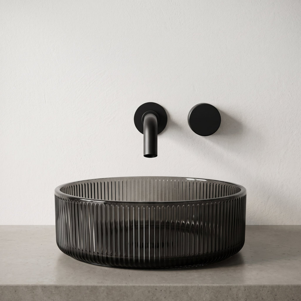 Robinet mural encastrable Linea noir mat dans une salle de bain épurée