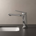 Robinet lavabo Metra Chrome Poli modèle court vu de profil sur une vasque encastrée