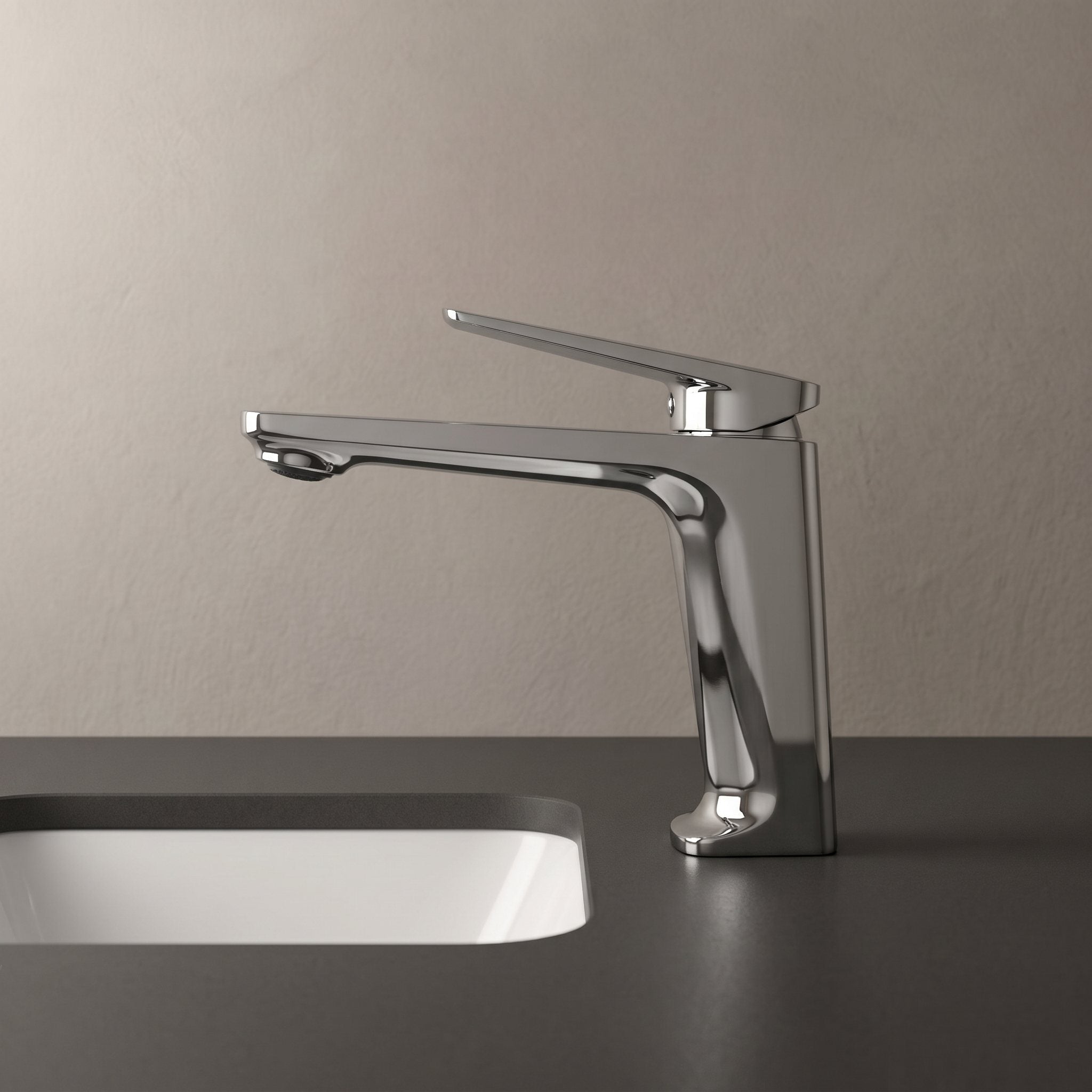 Robinet lavabo Metra Chrome Poli modèle court vu de profil sur une vasque encastrée