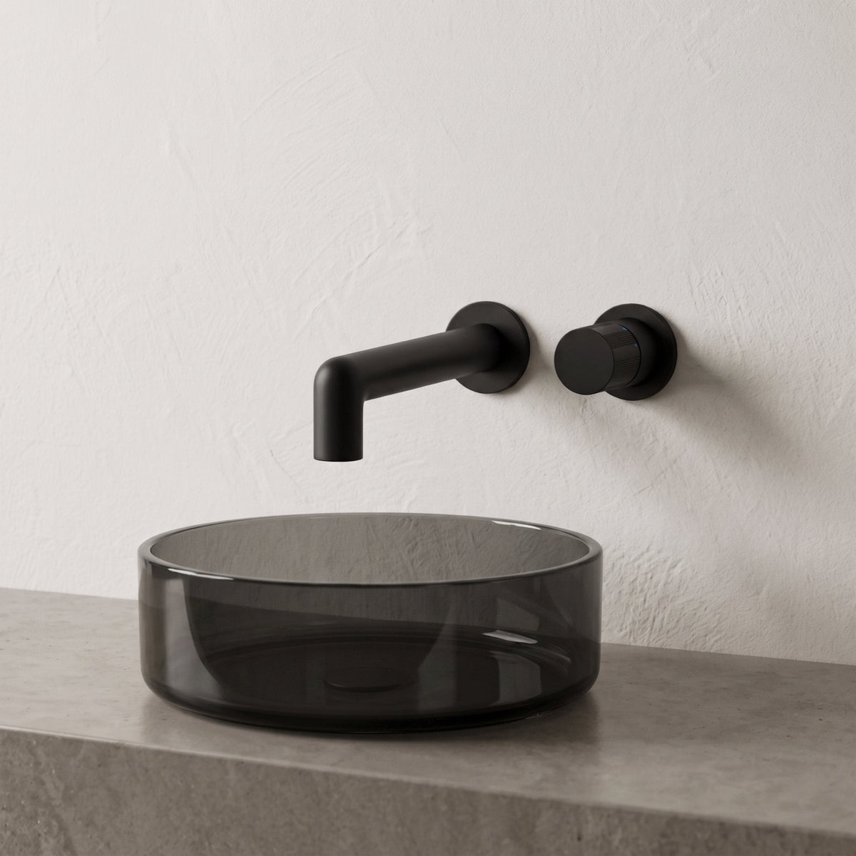 Robinet mural encastrable Muro noir mat dans une salle de bain épurée