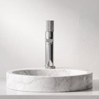Robinet lavabo Runa chrome 216 mm monté sur une vasque en marbre, vue de face