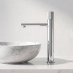Robinet lavabo Runa chrome 318 mm sur plan de travail, vue de profil