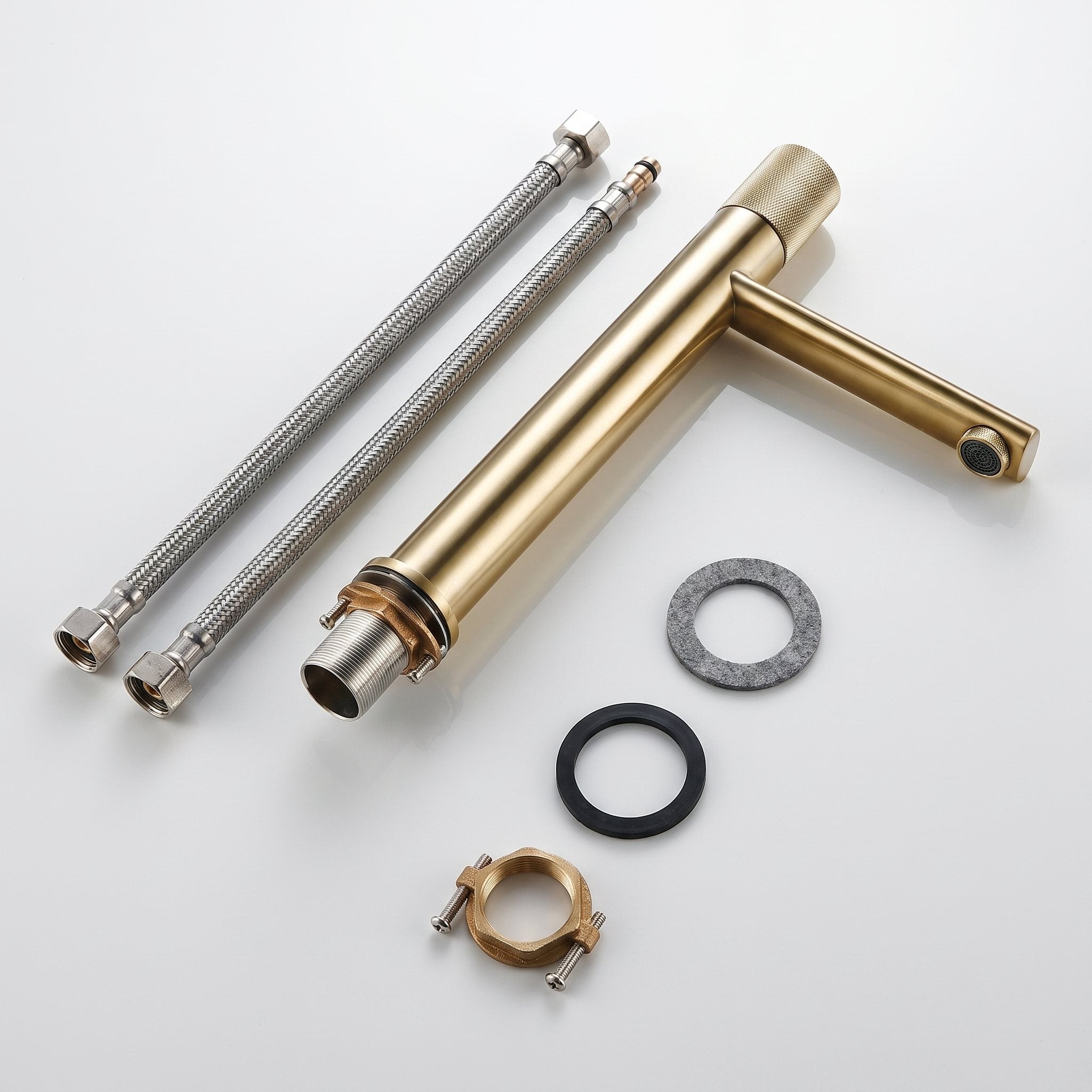 Kit de fixation et flexibles fournis avec le robinet lavabo Runa
