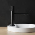 Robinet lavabo Runa noir mat 216 mm monté sur vasque, vue de profil