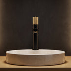 Robinet lavabo Runa noir mat et or brossé 216 mm monté sur vasque, vue de face