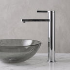 Robinet lavabo Solea chrome dans une salle de bain contemporaine