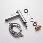 Contenu du kit du robinet lavabo Solea : flexibles et fixations