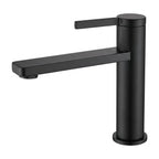 Robinet lavabo Solea noir mat modèle court sur fond blanc