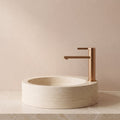 Robinet lavabo Solea or titane sur une vasque à poser