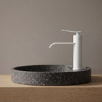 Robinet lavabo cascade Vetra blanc mat, vue d'ensemble du plan de vasque