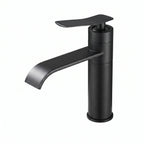 Robinet lavabo cascade Vetra noir mat modèle court 200 mm sur fond blanc