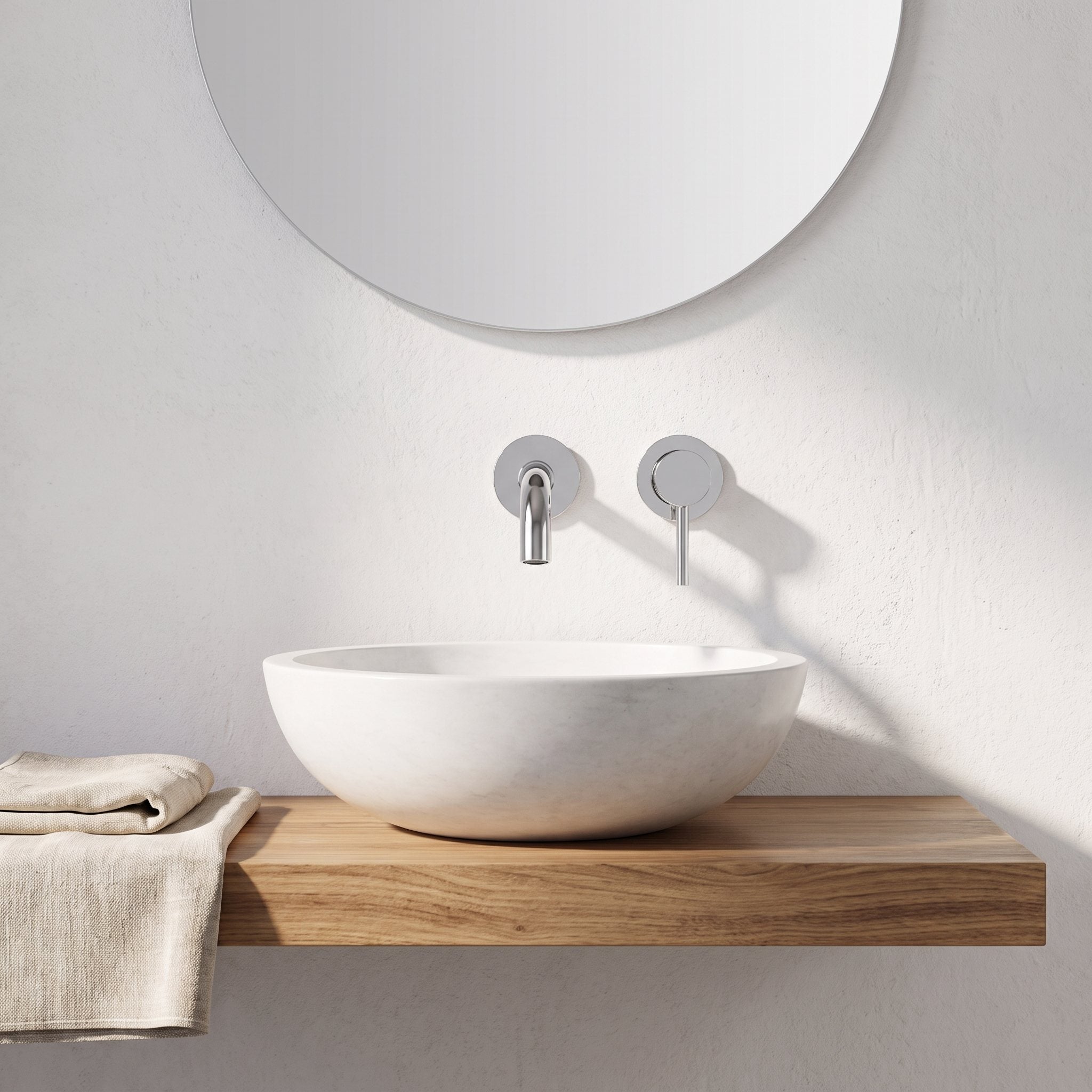 Robinet mural Vira chrome poli dans une salle de bain contemporaine
