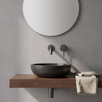 Robinet mural Vira gun metal dans une salle de bain contemporaine