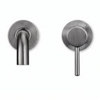 Robinet mural Vira inox brossé : bec et platine de commande sur fond blanc
